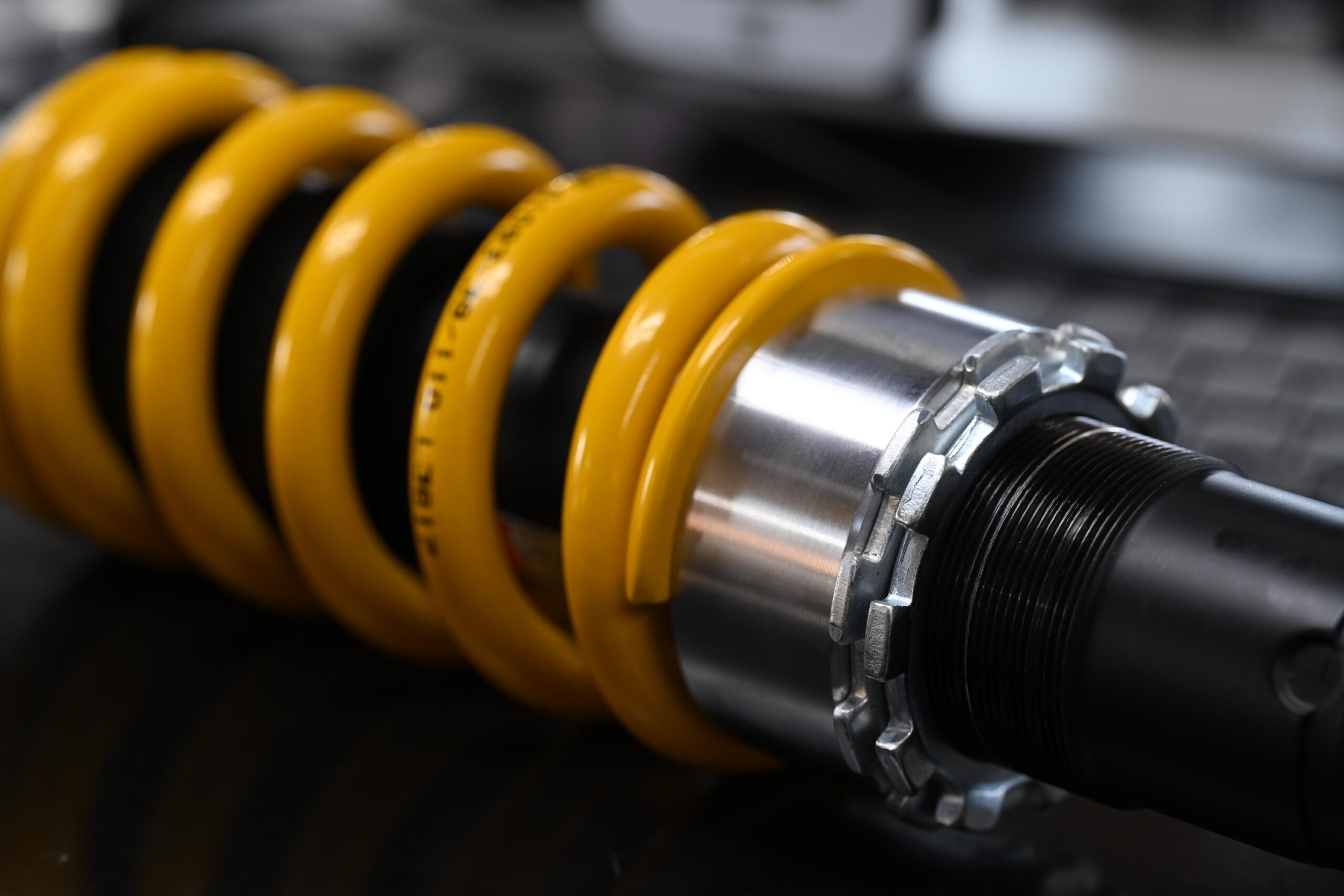 Z900RSの純正リアショック【バネ交換】を可能にするカラー製作